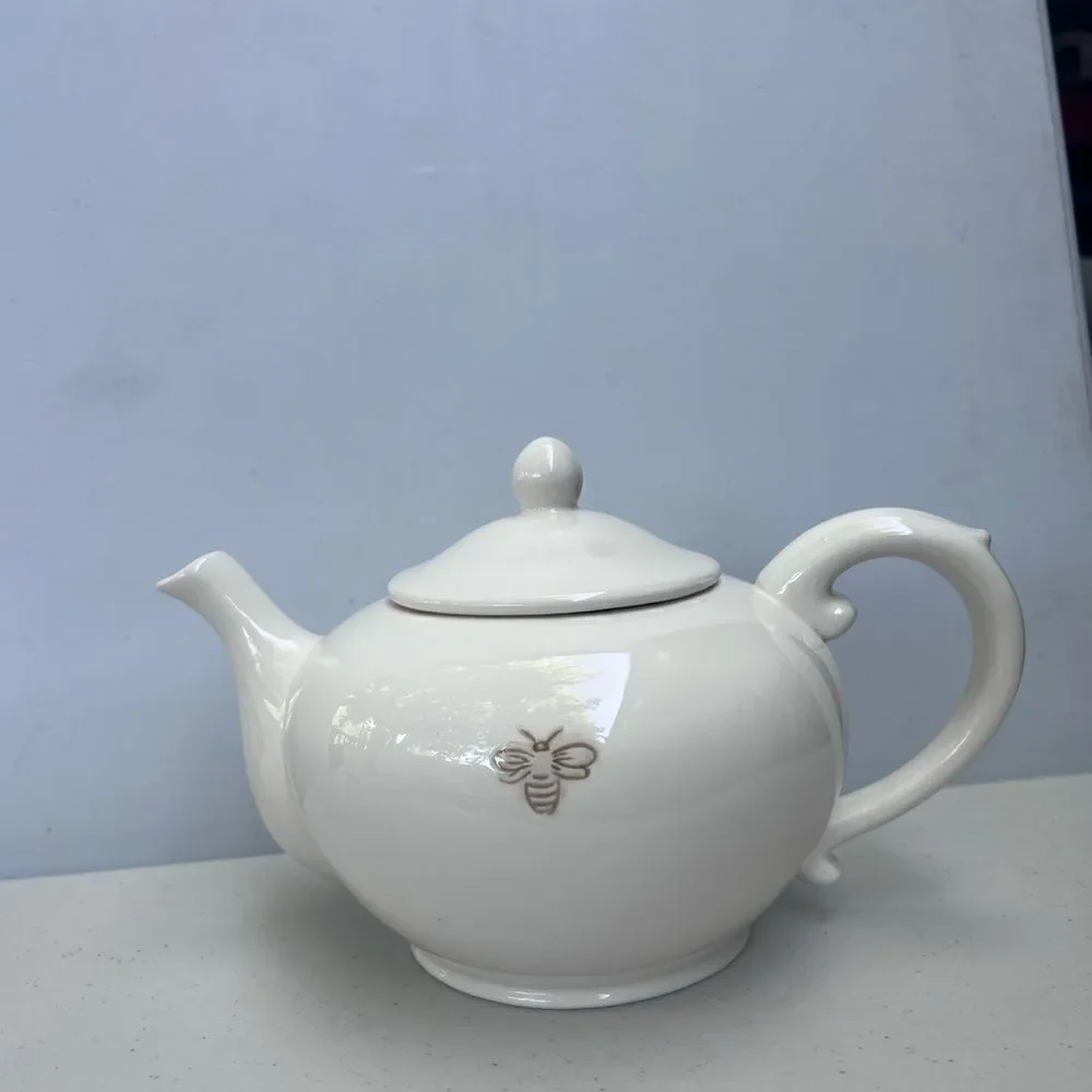 Vintage Pottery Barn BEE White China Tea Pot with mugs 8 oz